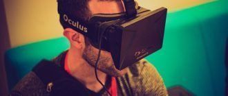 Парень в VR-очках