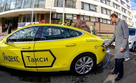 Машина Яндекс.Такси 